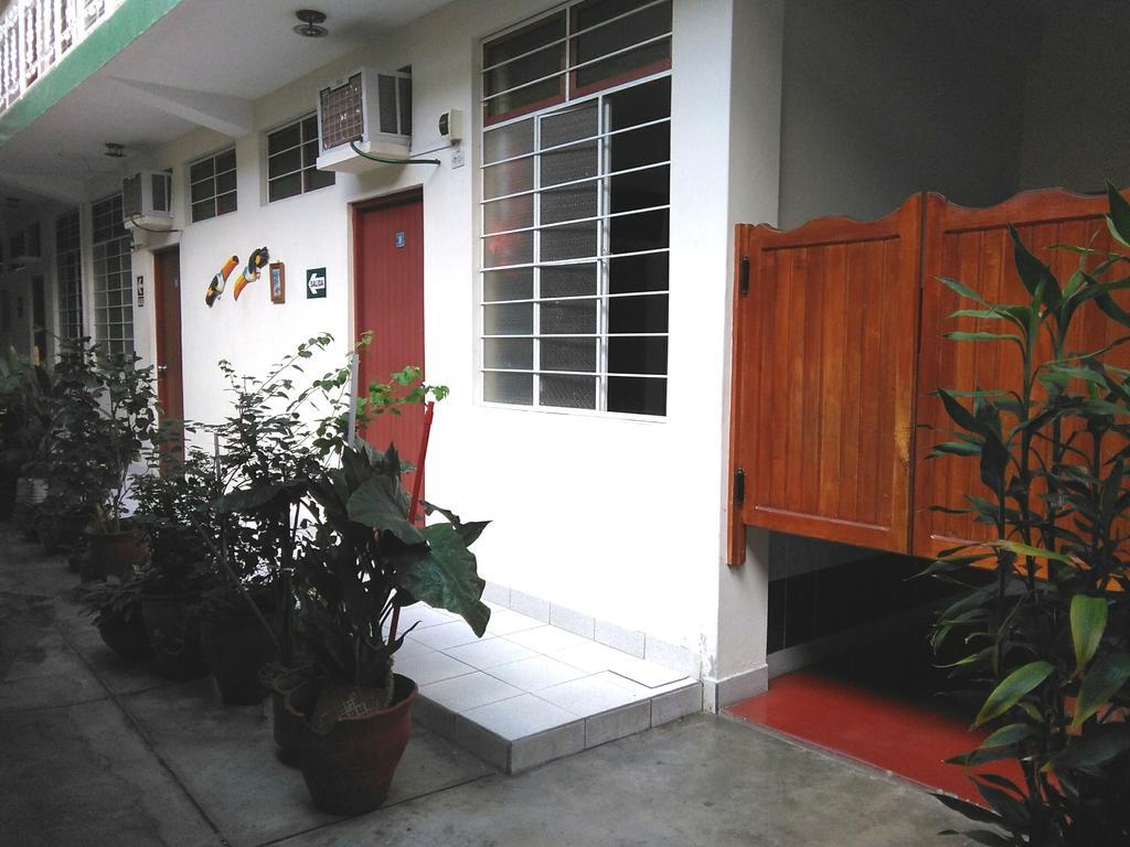 Hostal El Colibri Iquitos Exterior photo