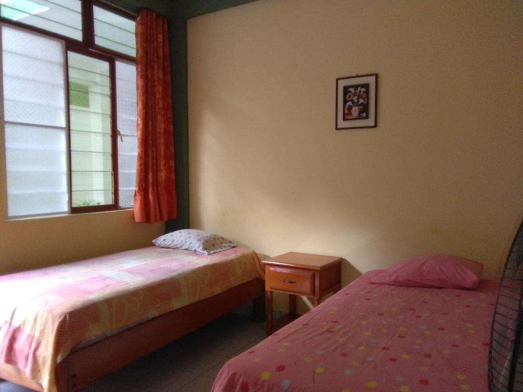 Hostal El Colibri Iquitos Room photo