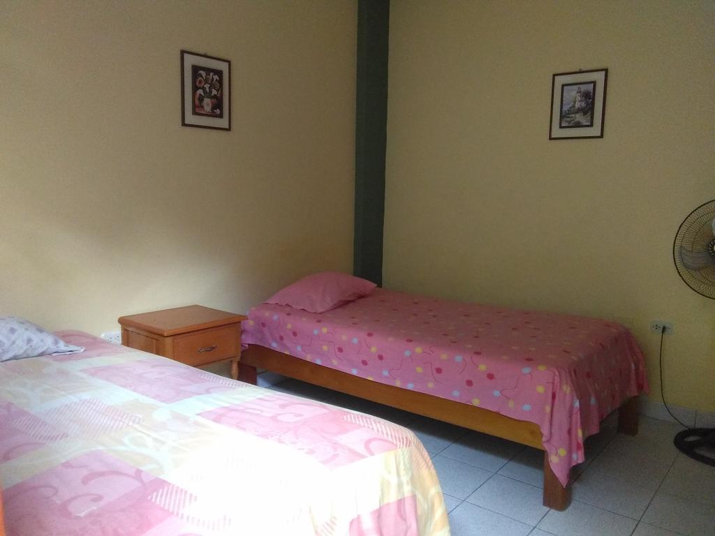 Hostal El Colibri Iquitos Room photo