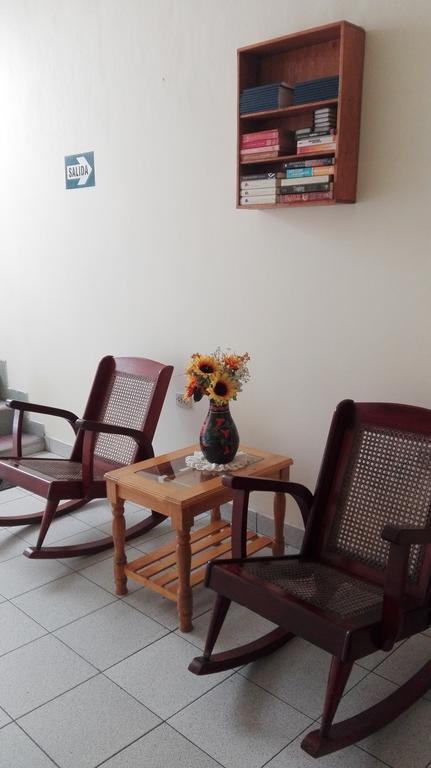 Hostal El Colibri Iquitos Exterior photo