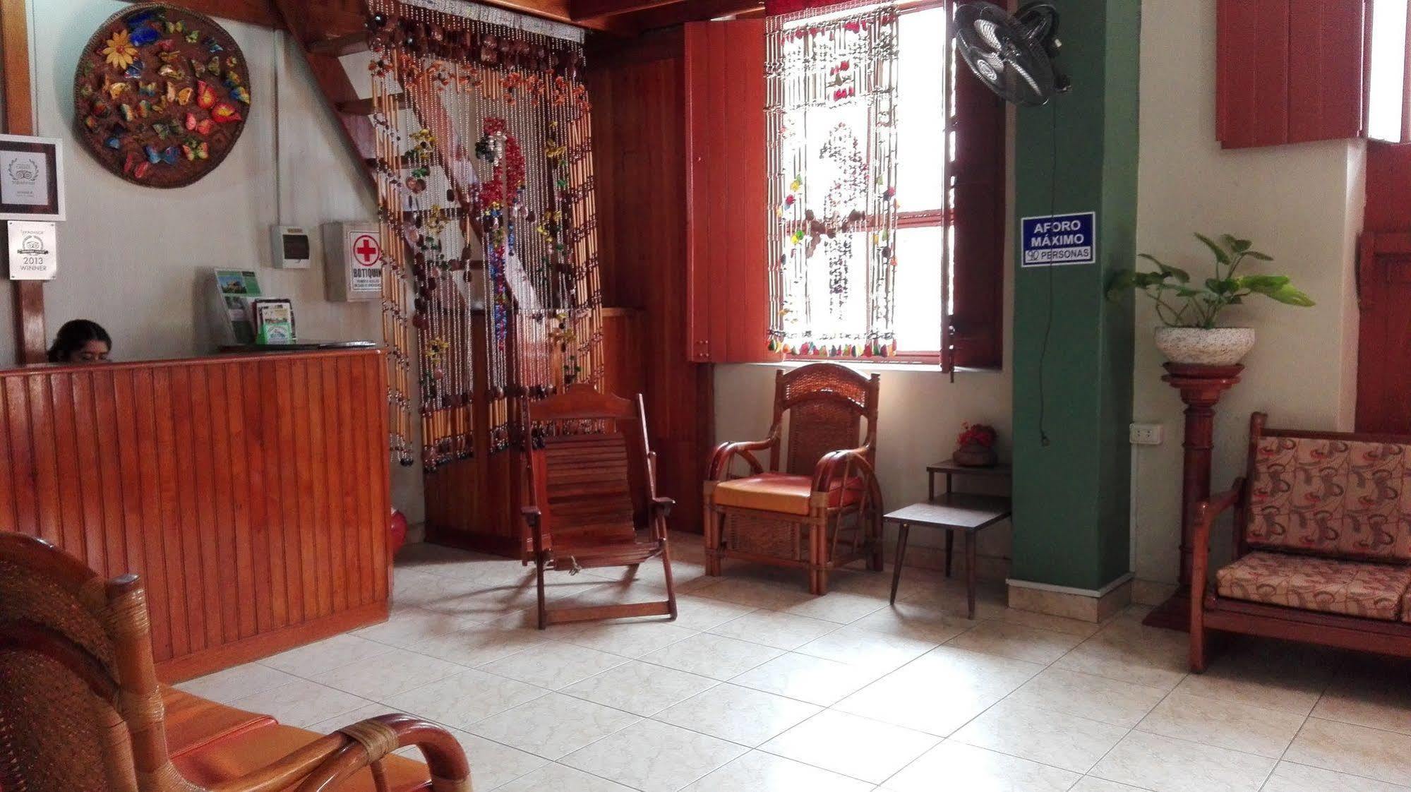 Hostal El Colibri Iquitos Exterior photo
