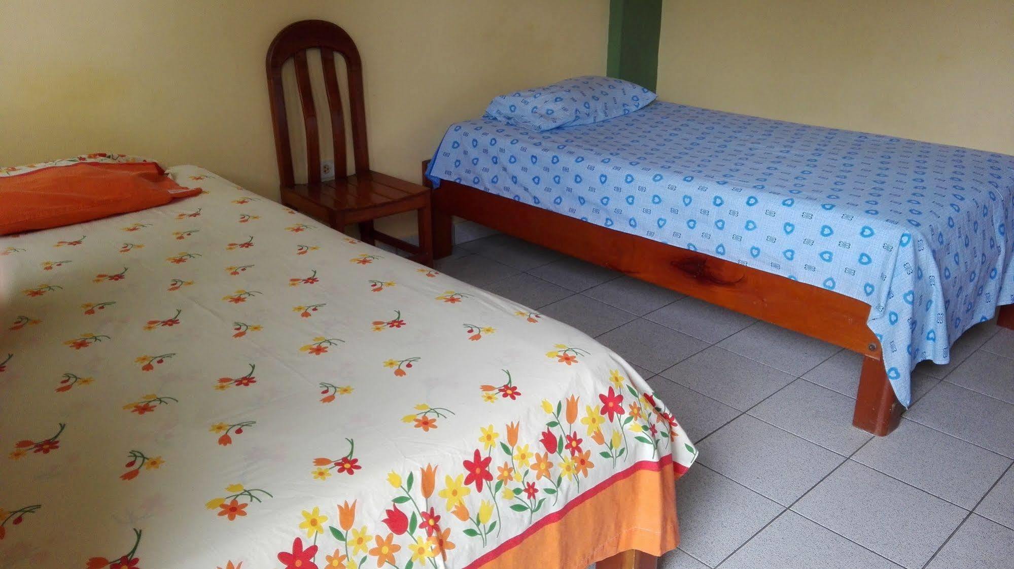 Hostal El Colibri Iquitos Exterior photo