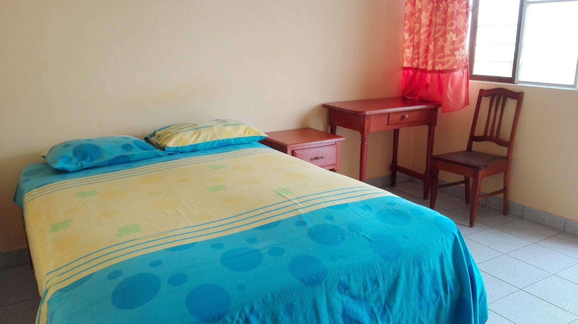 Hostal El Colibri Iquitos Exterior photo