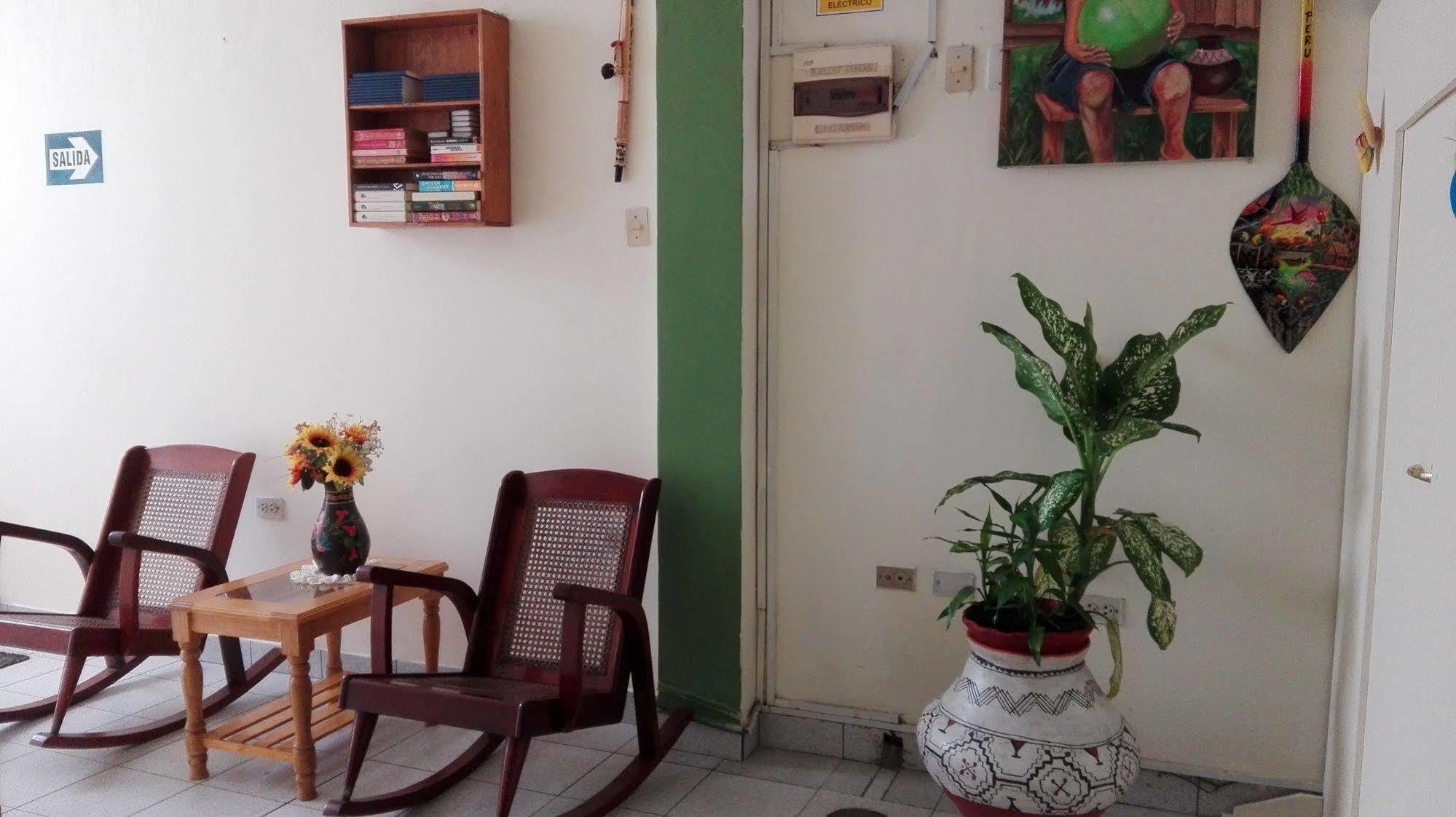 Hostal El Colibri Iquitos Exterior photo