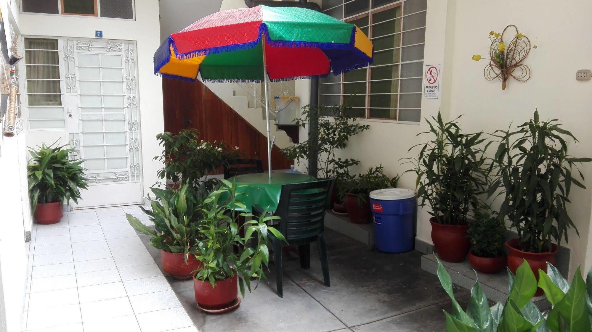 Hostal El Colibri Iquitos Exterior photo