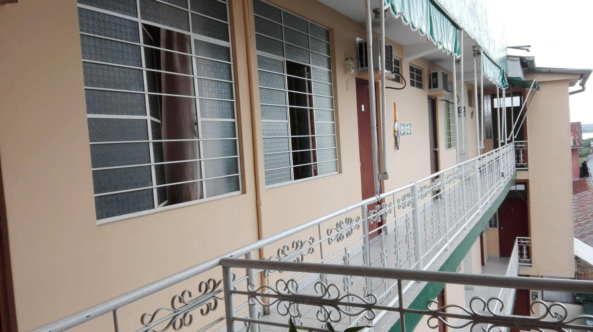 Hostal El Colibri Iquitos Exterior photo